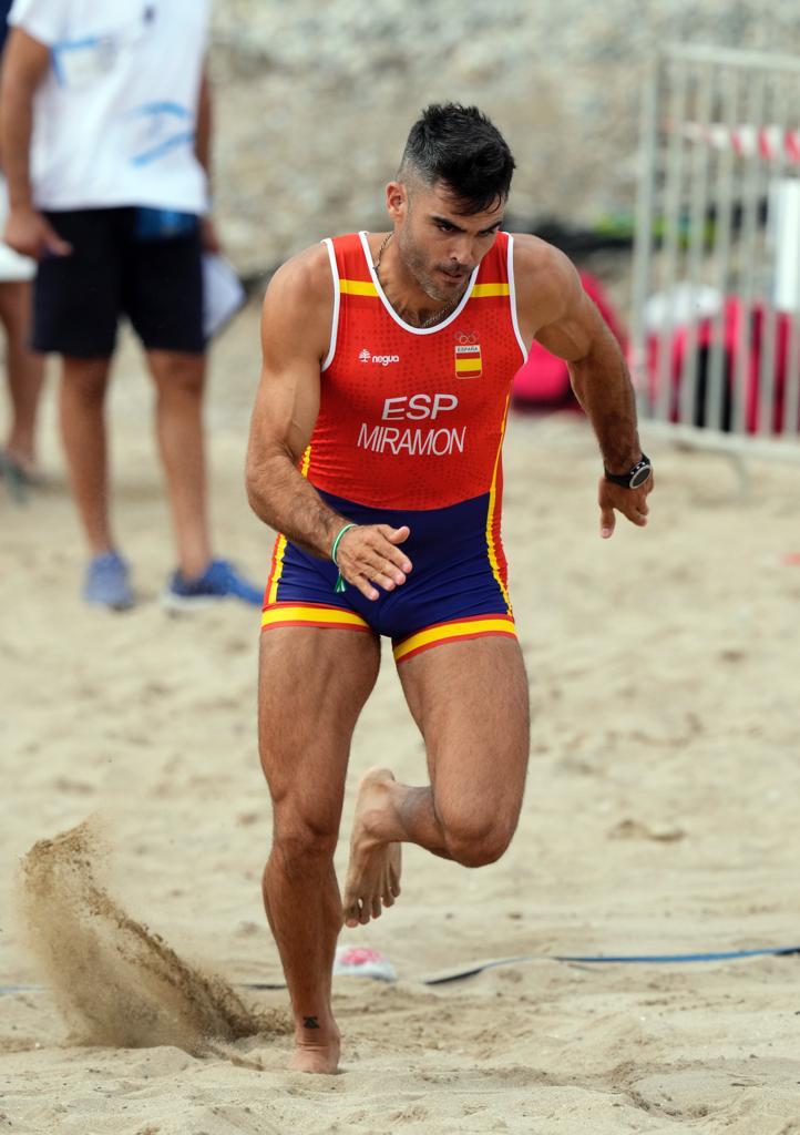 Adrián Miramon con platanito de remo en competición